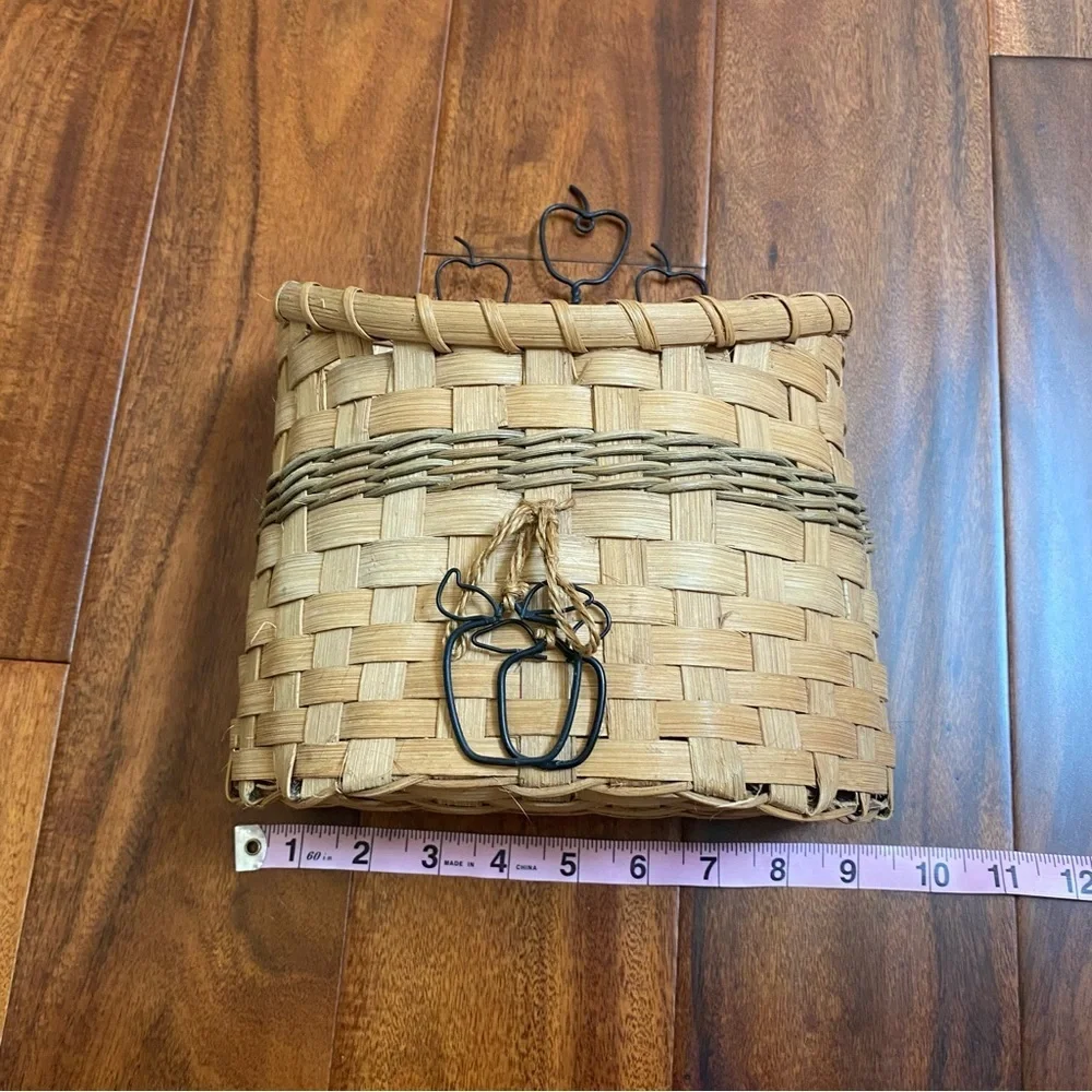 Wall Pocket Basket Apple Wire Hanger. Vintage. Cottage core
